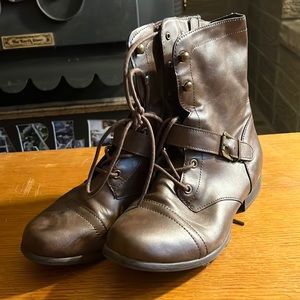 Combat boot style - worn once